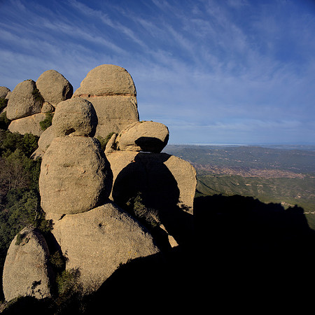 La Nina i l'ombra de Montserrat